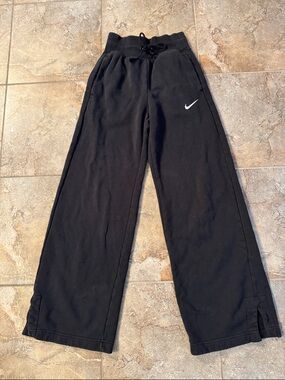 Nike Black Wide-Leg Women’s Sweatpants with White Swoosh